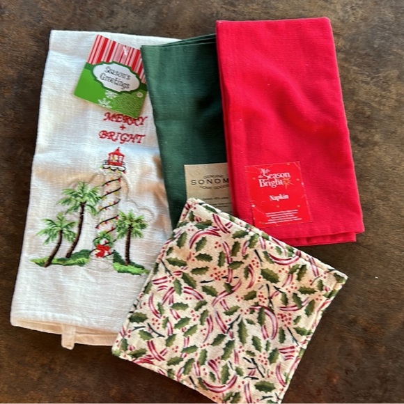 NWT Christmas bundle -dish towel, red and green napkins, pot holder - Picture 1 of 7